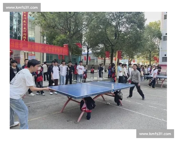 拨动心弦的比赛场上，速度与勇气交织的青春瞬间